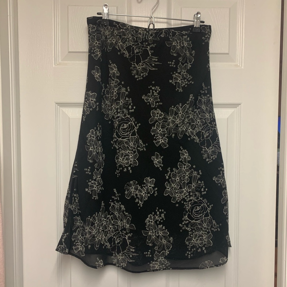 Like New! H&M Midi Skirt w/Cream Floral Print